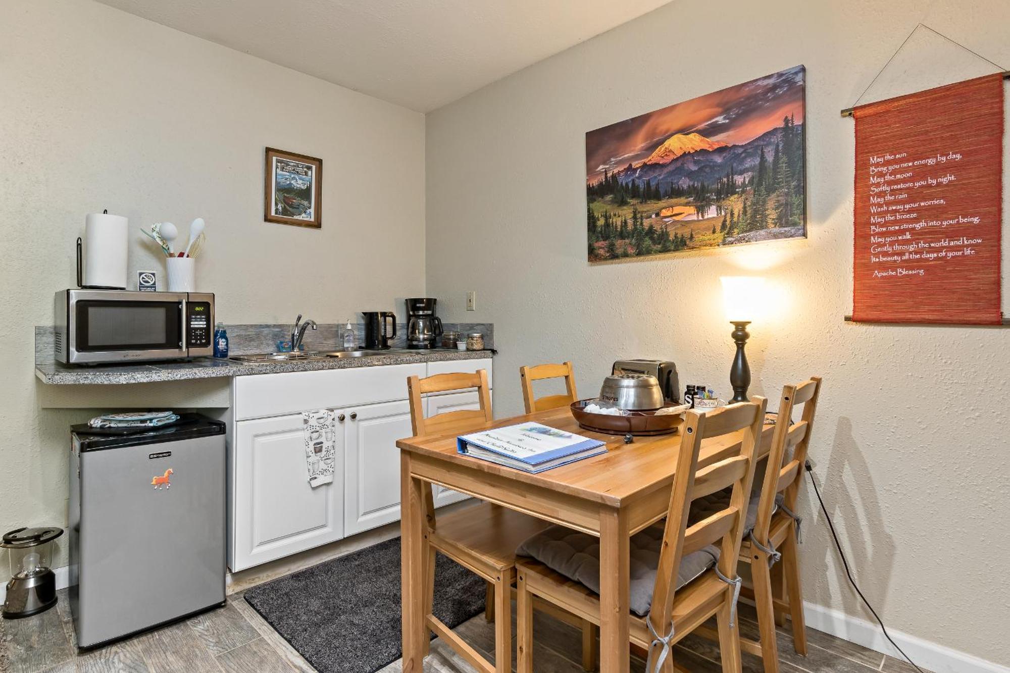 Mountain Meadows Inn & Chalet Suites Ashford Eksteriør bilde